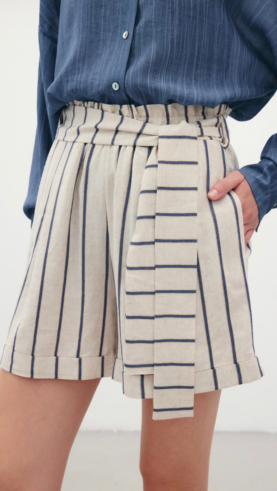 Kadın Yüksek Bel Keten Çizgili Şort - Kuşaklı, Rahat Kesim Yazlık Şort