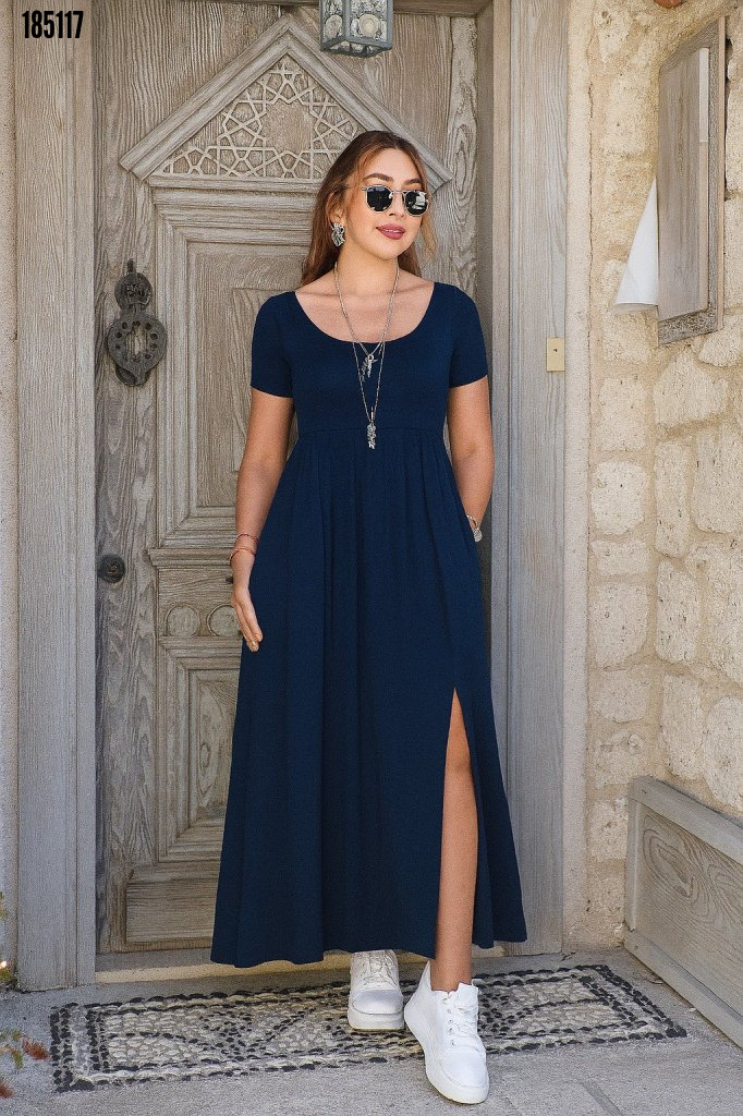 Basic Maxi Elbise – Yırtmaç Detaylı Rahat Şıklık