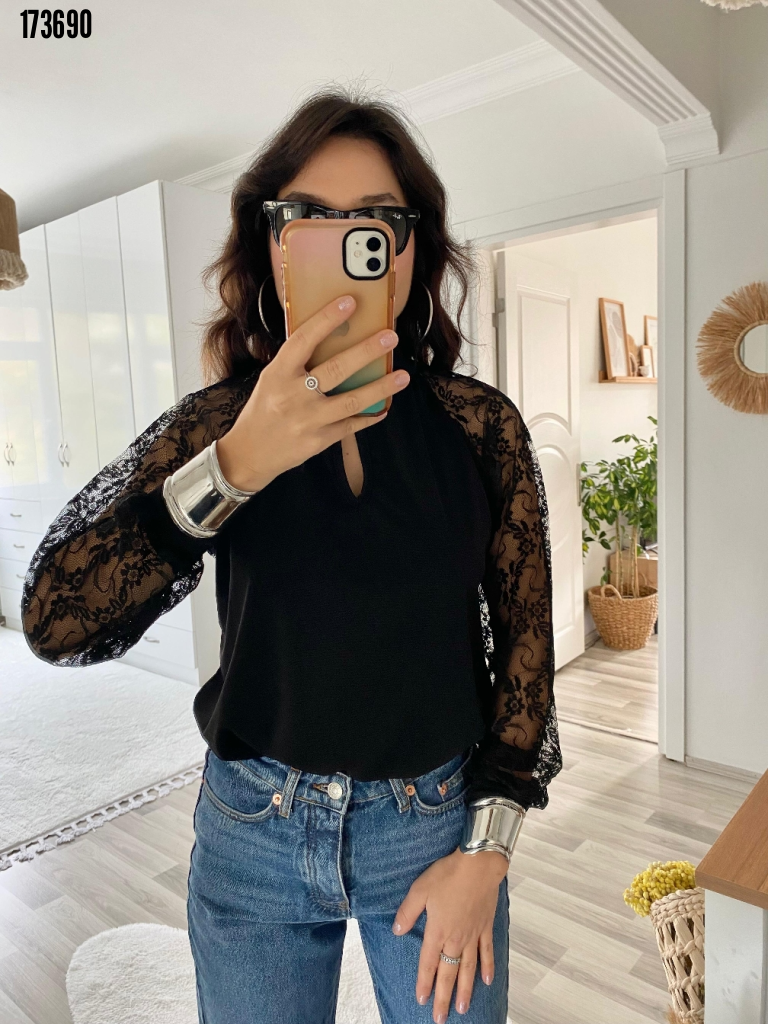 Kadın Tül Kol Detaylı Boğazlı Sandy Bluz – Göğüs Pencere Tasarım