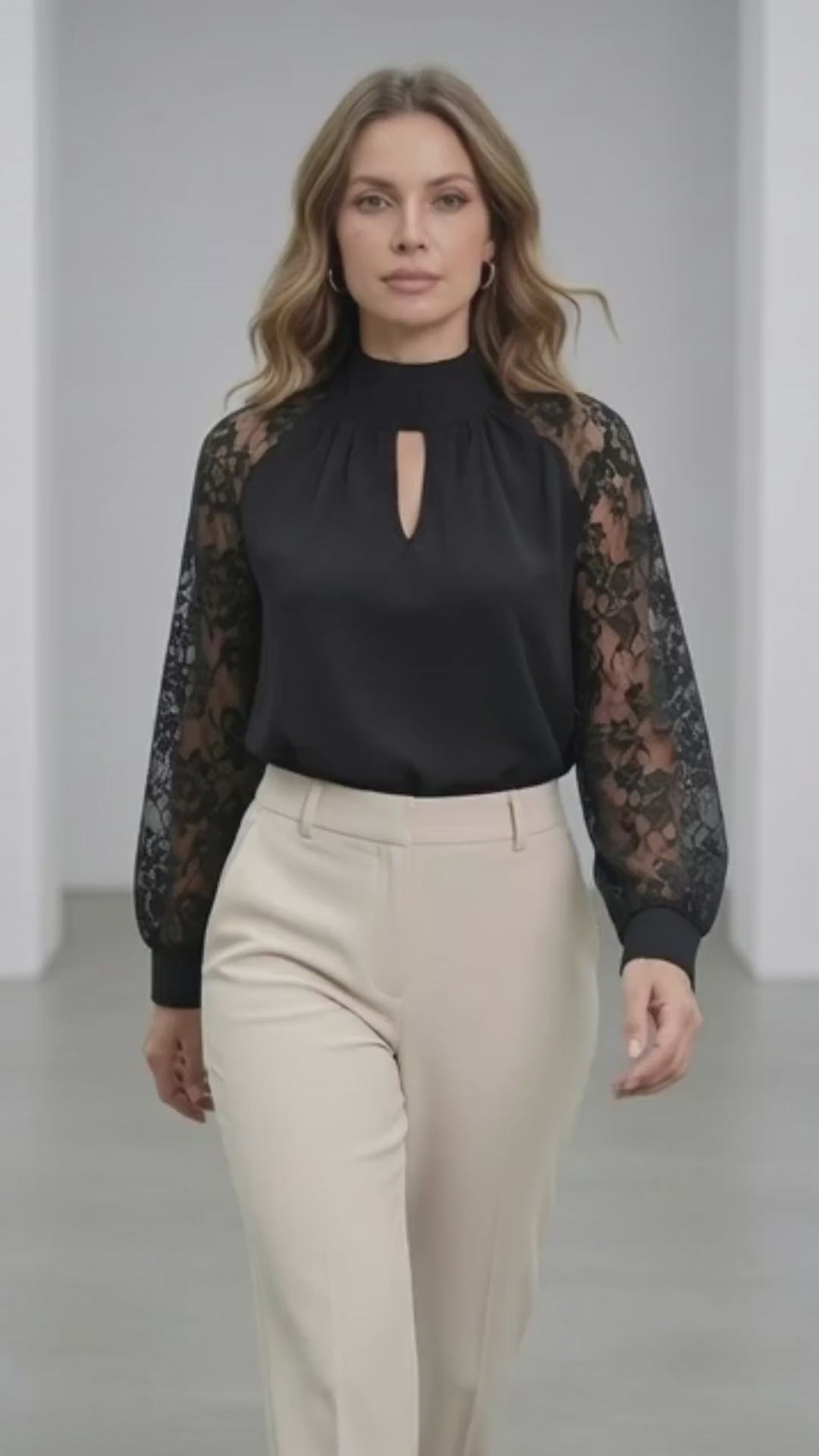 Kadın Tül Kol Detaylı Boğazlı Sandy Bluz – Göğüs Pencere Tasarım